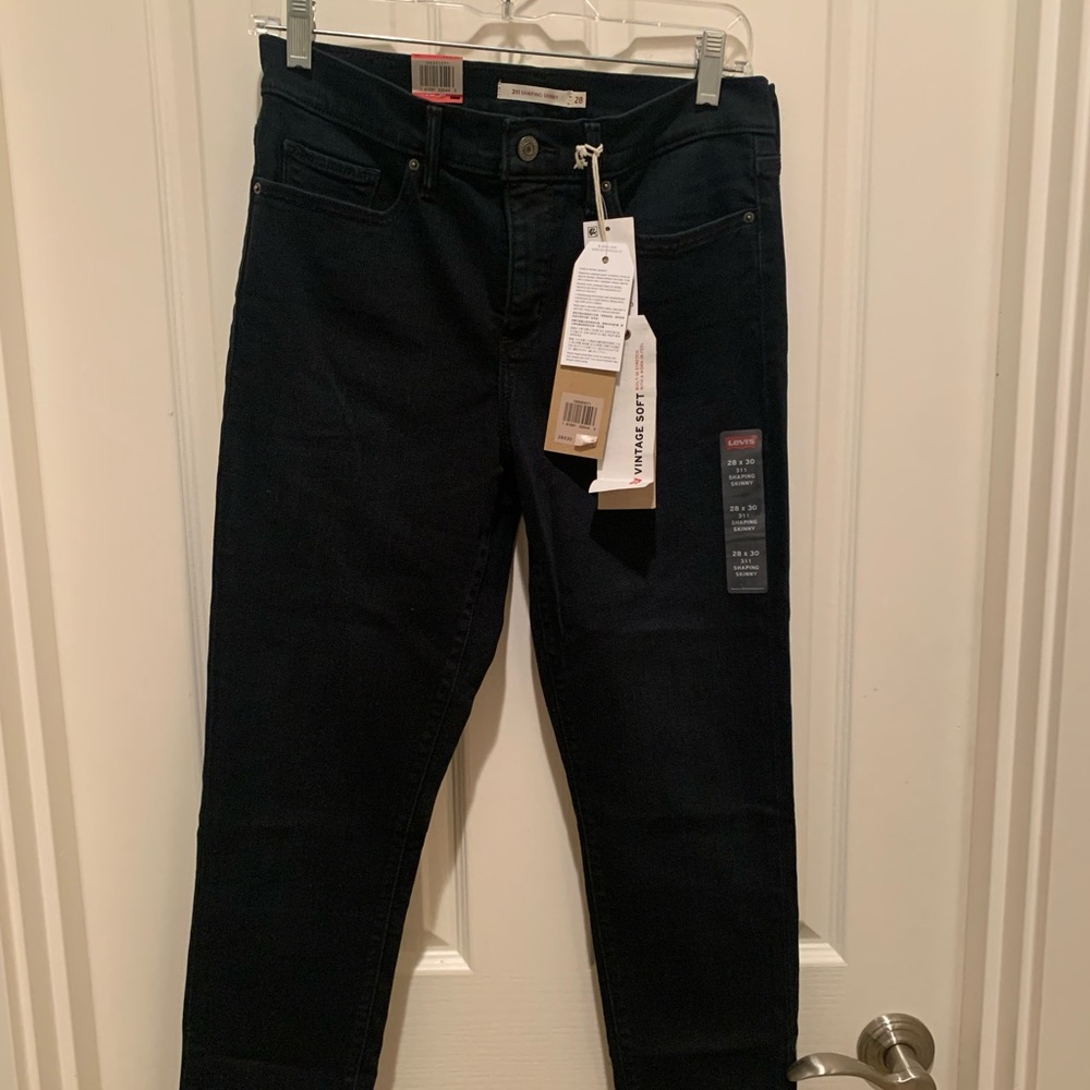 Levi Shaping Skinny Jeans size 28